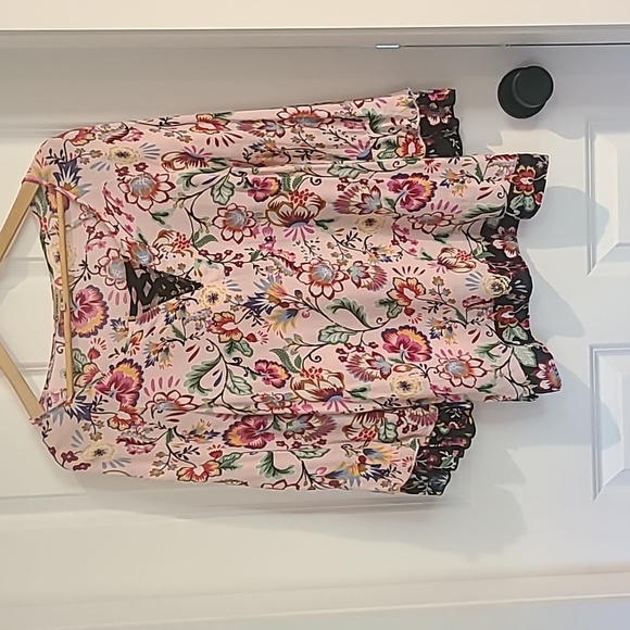 Floral blouse - Picture 3 of 3